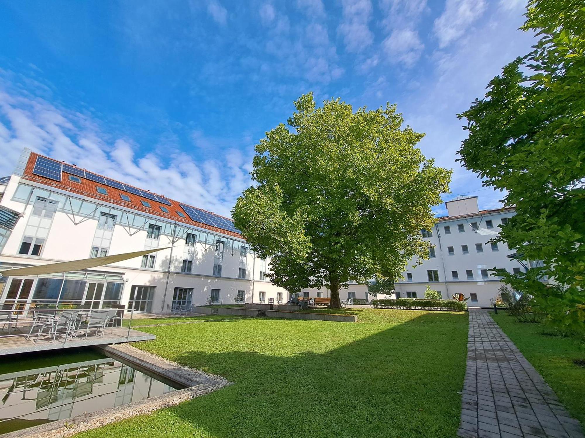 Spectrum Kirche Exerzitien-Und Bildungshaus Auf Mariahilf พัสเซา ภายนอก รูปภาพ